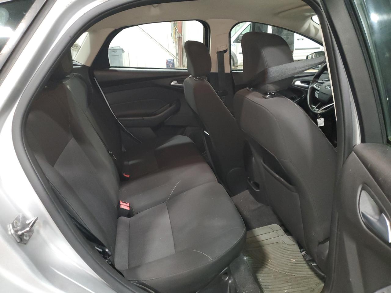 2015 FORD FOCUS SE photo 10