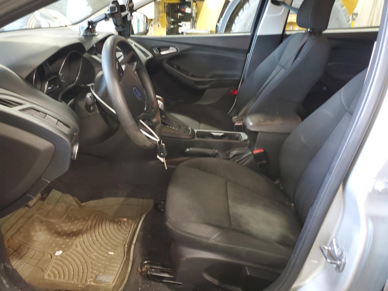 2015 FORD FOCUS SE photo 7