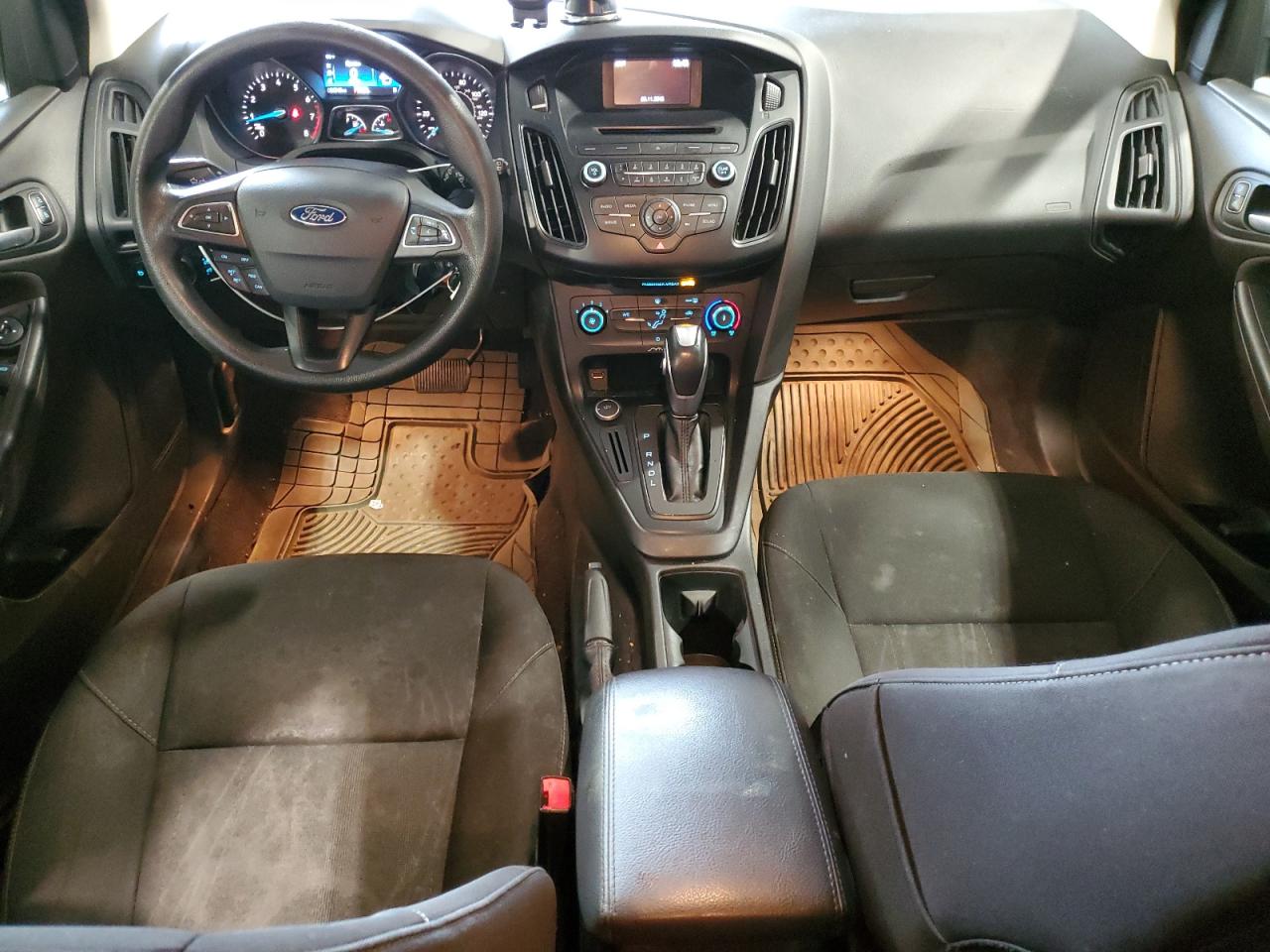 2015 FORD FOCUS SE photo 8