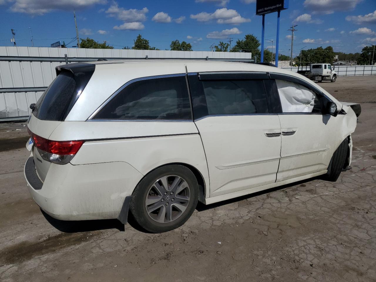 2016 HONDA ODYSSEY TOURING photo 3