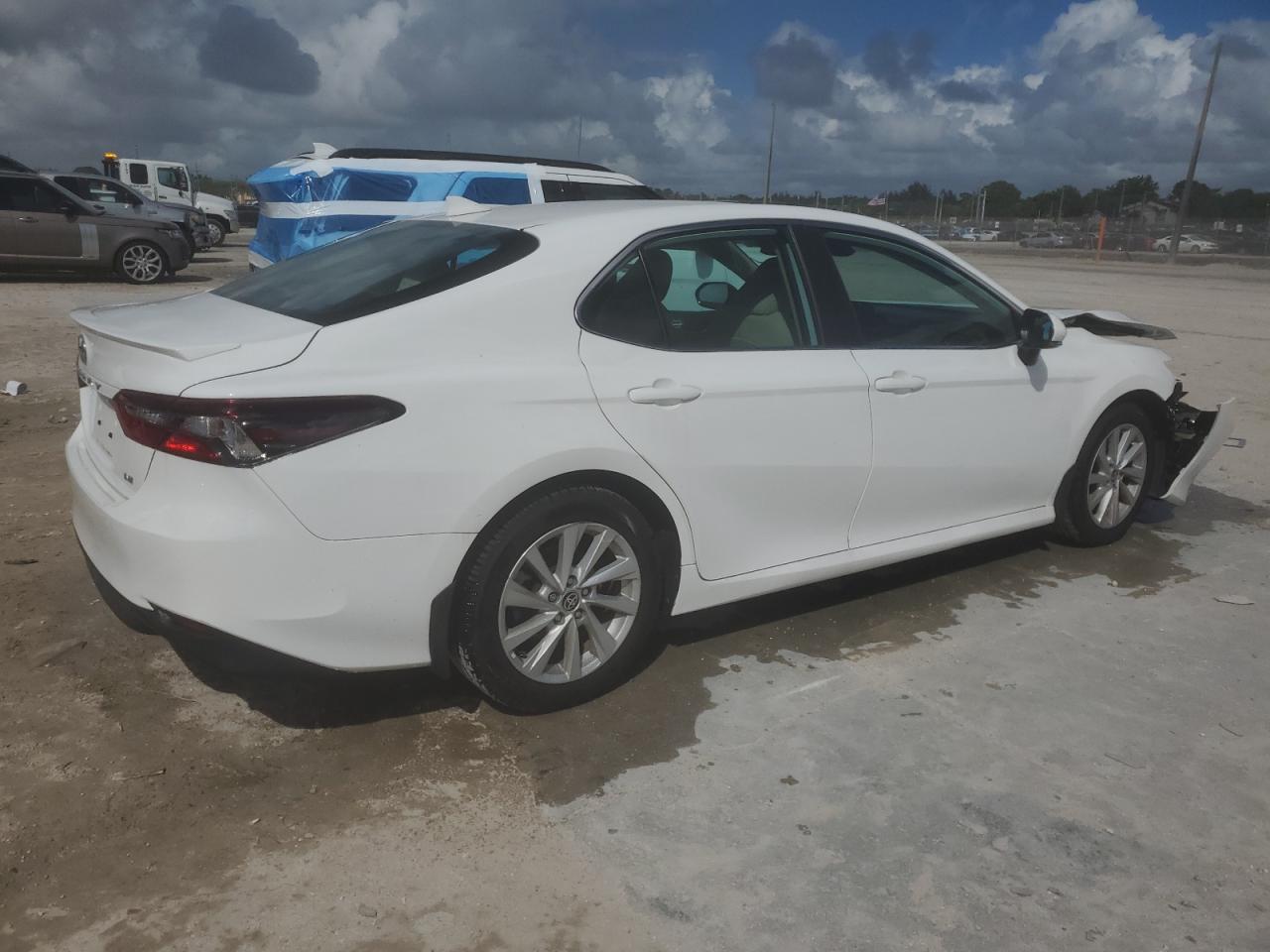 2022 TOYOTA CAMRY LE photo 7