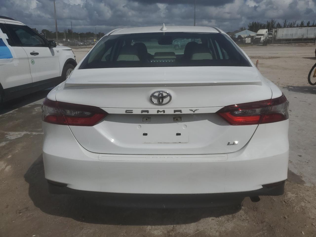 2022 TOYOTA CAMRY LE photo 16