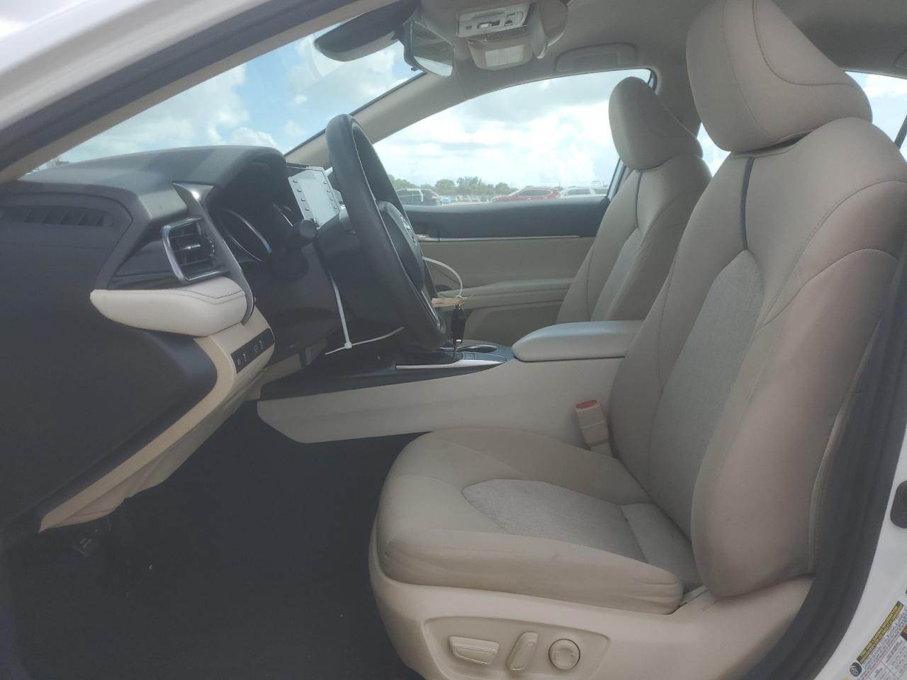 2022 TOYOTA CAMRY LE photo 19