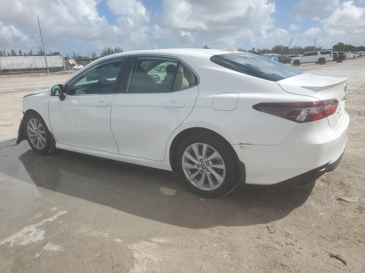 2022 TOYOTA CAMRY LE photo 4