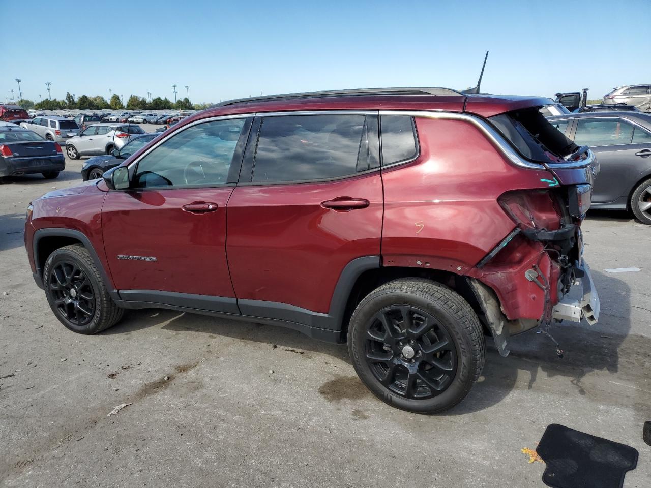 2022 JEEP COMPASS LATITUDE LUX photo 2
