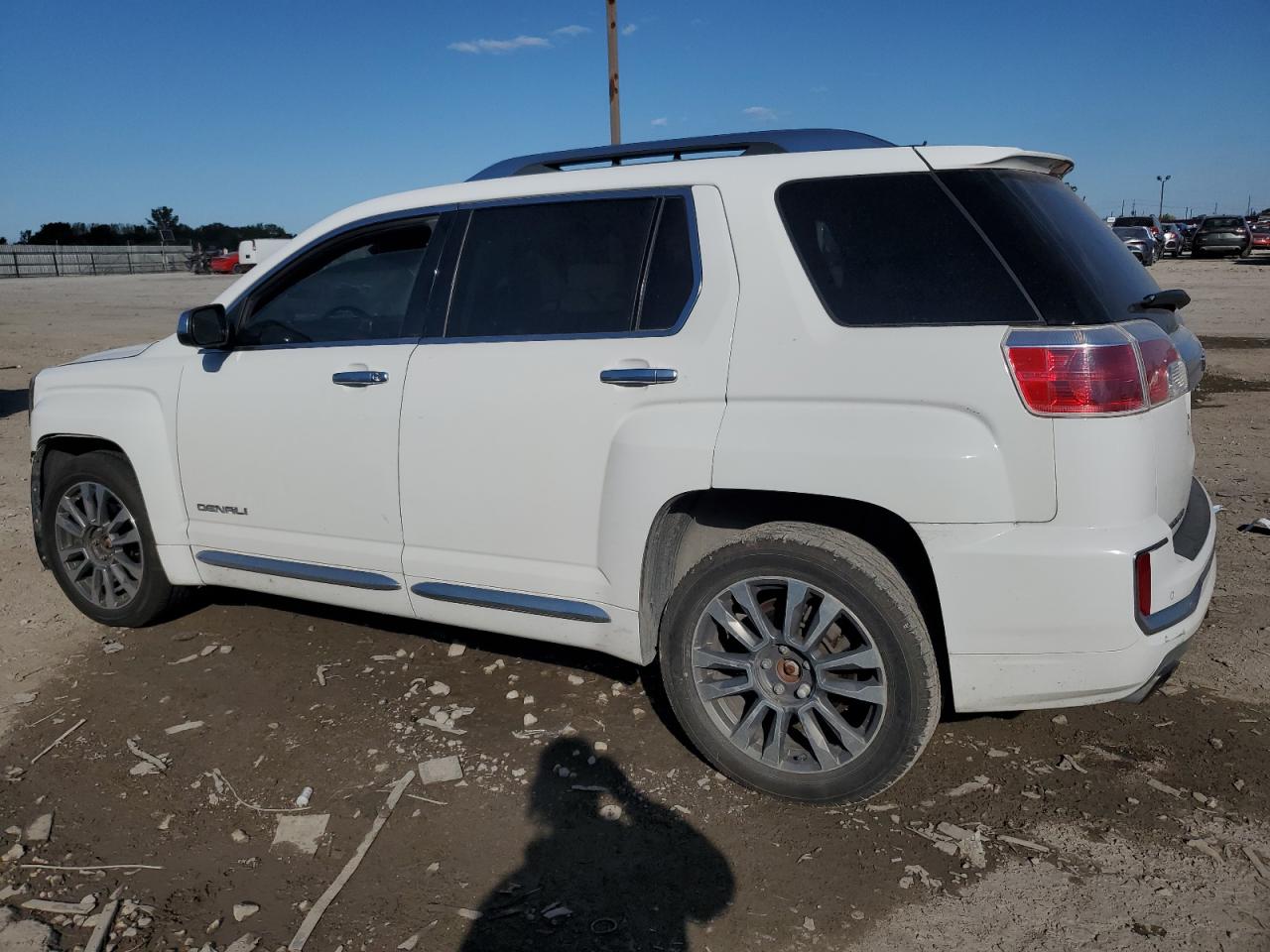 2017 GMC TERRAIN DENALI photo 3
