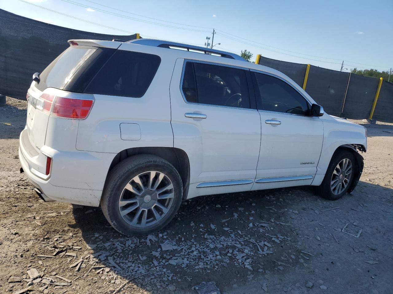 2017 GMC TERRAIN DENALI photo 5