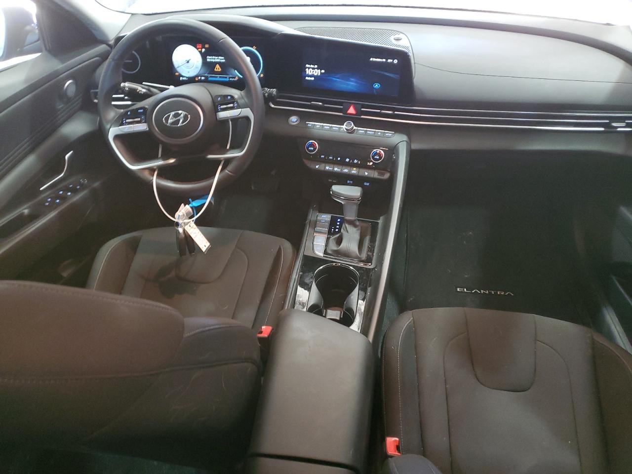 2023 HYUNDAI ELANTRA SEL photo 8