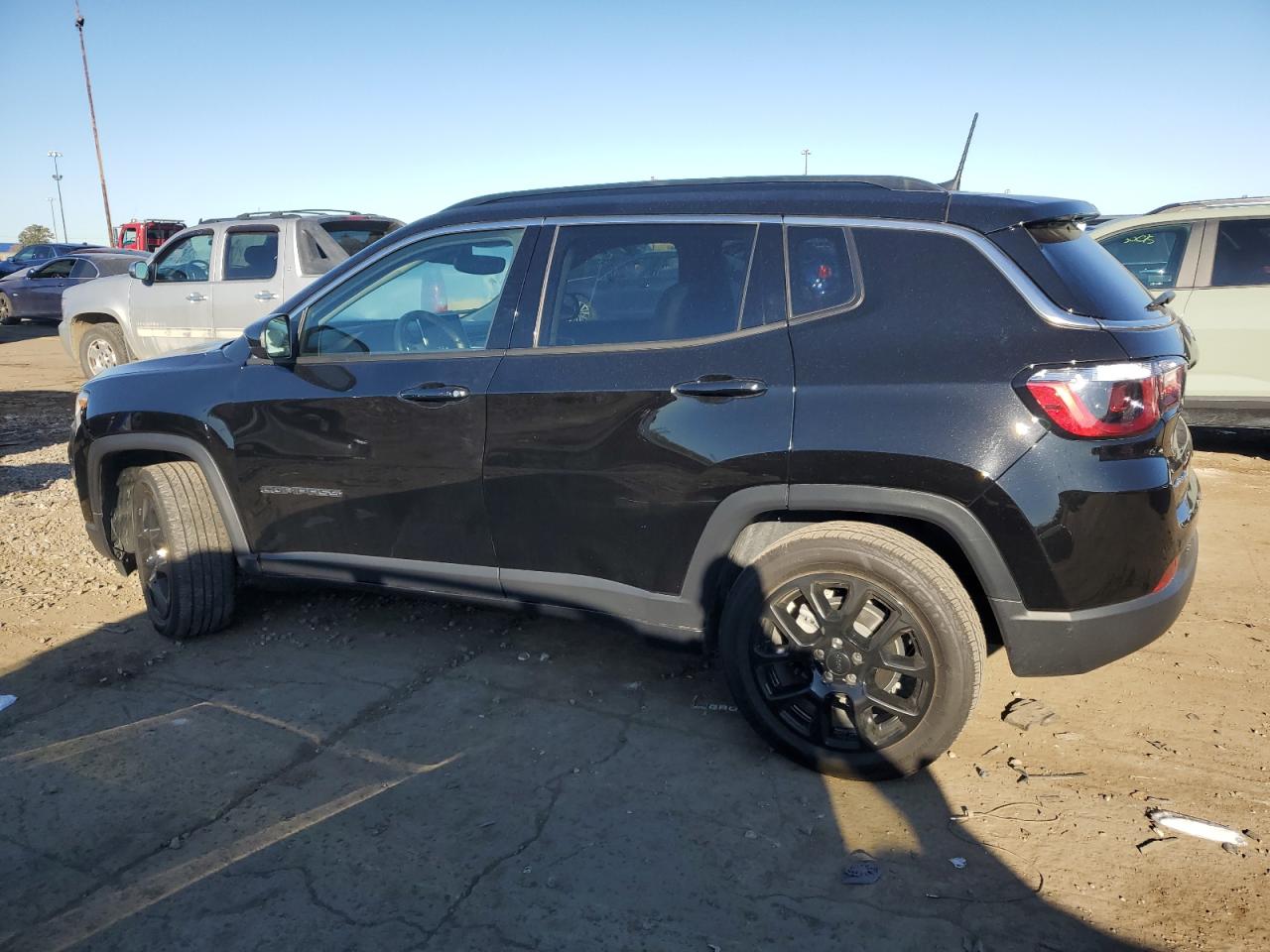 2022 JEEP COMPASS LATITUDE LUX photo 3