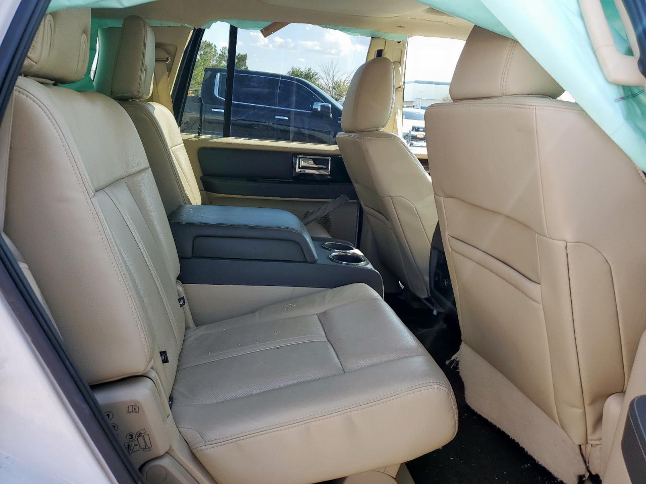 2015 LINCOLN NAVIGATOR photo 11