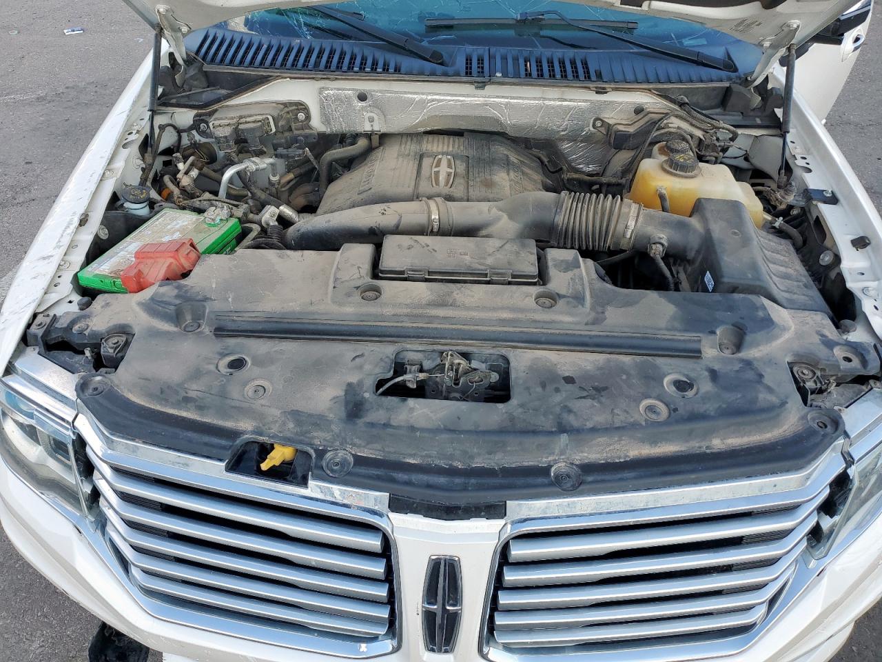 2015 LINCOLN NAVIGATOR photo 12