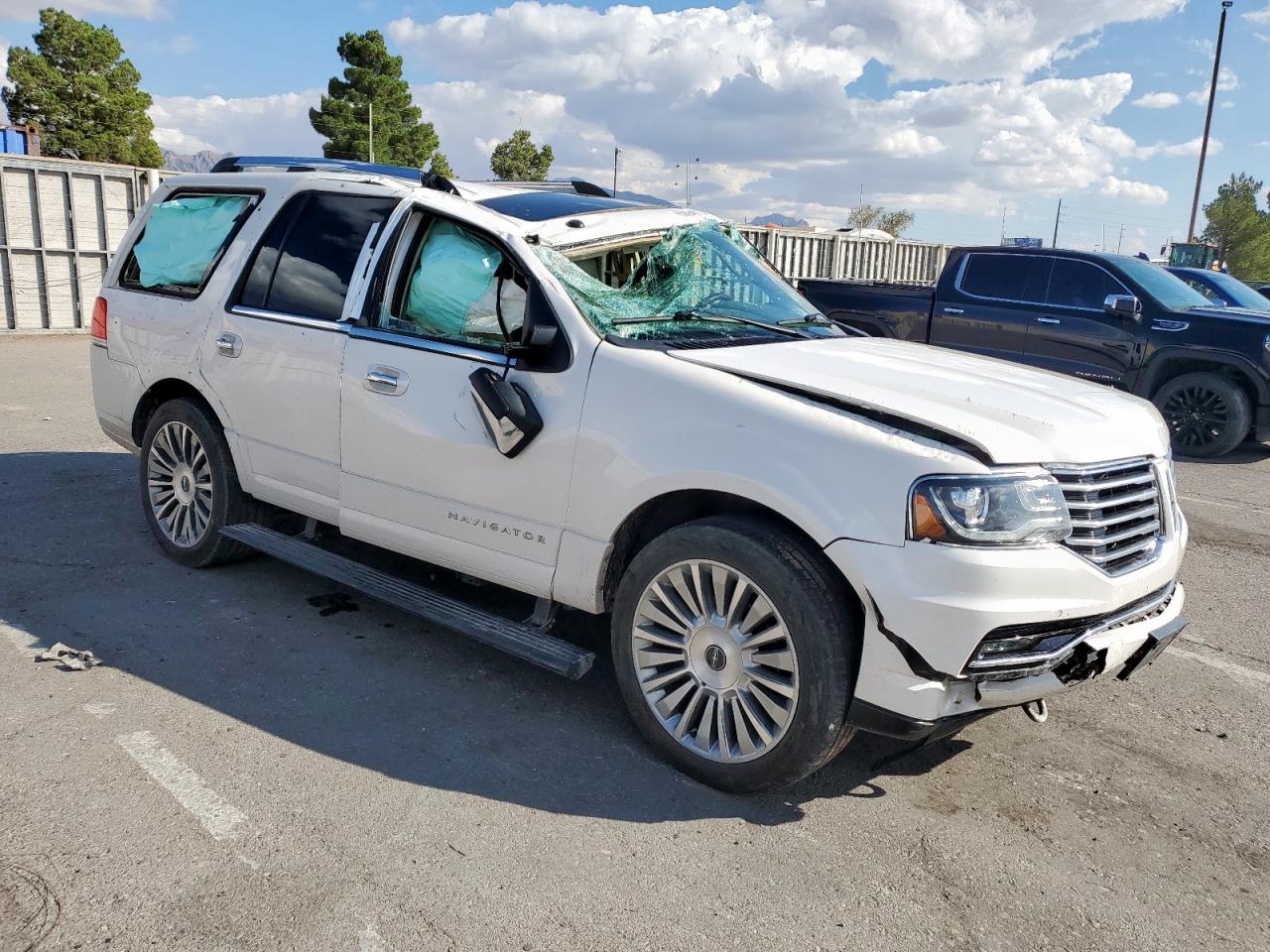 2015 LINCOLN NAVIGATOR photo 4