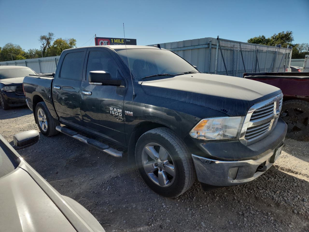 2015 RAM 1500 SLT photo 4