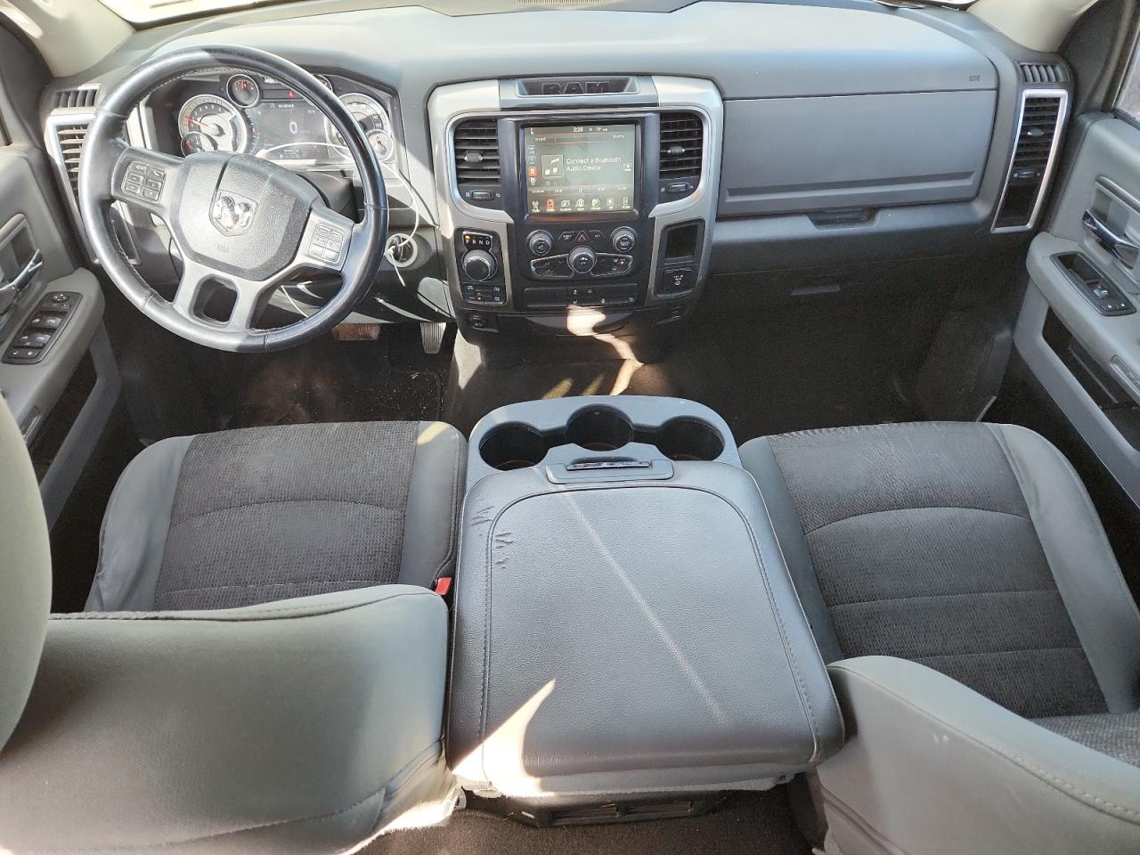 2015 RAM 1500 SLT photo 8