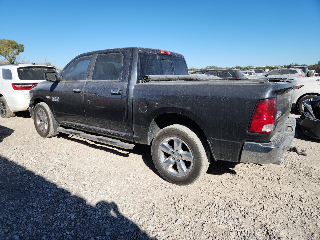 2015 RAM 1500 SLT photo 2