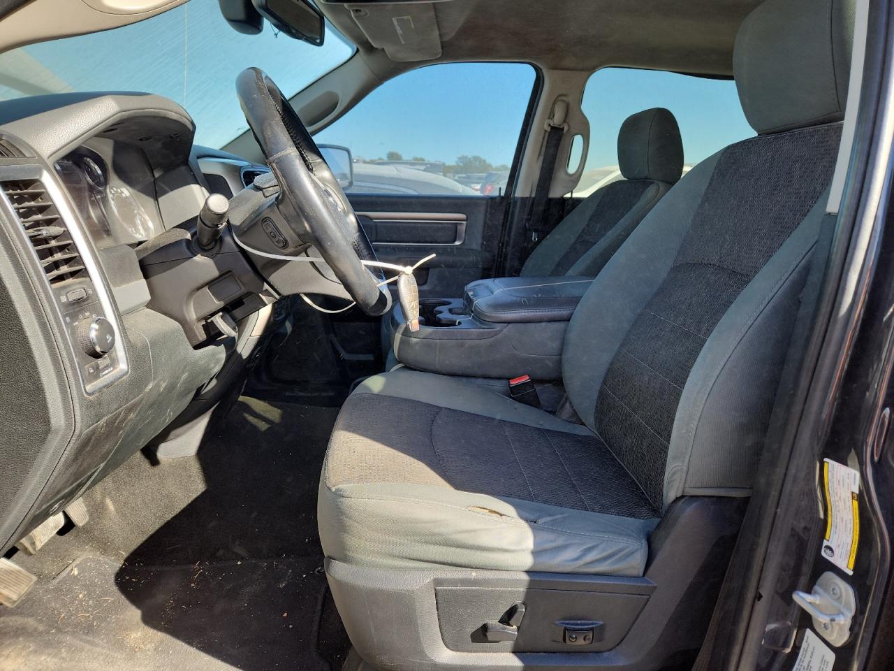 2015 RAM 1500 SLT photo 7