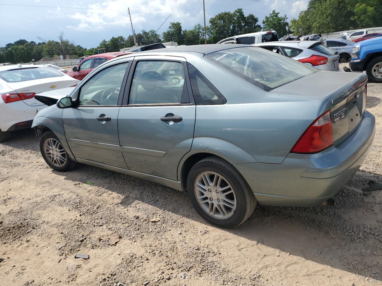 2005 FORD FOCUS ZX4 photo 2