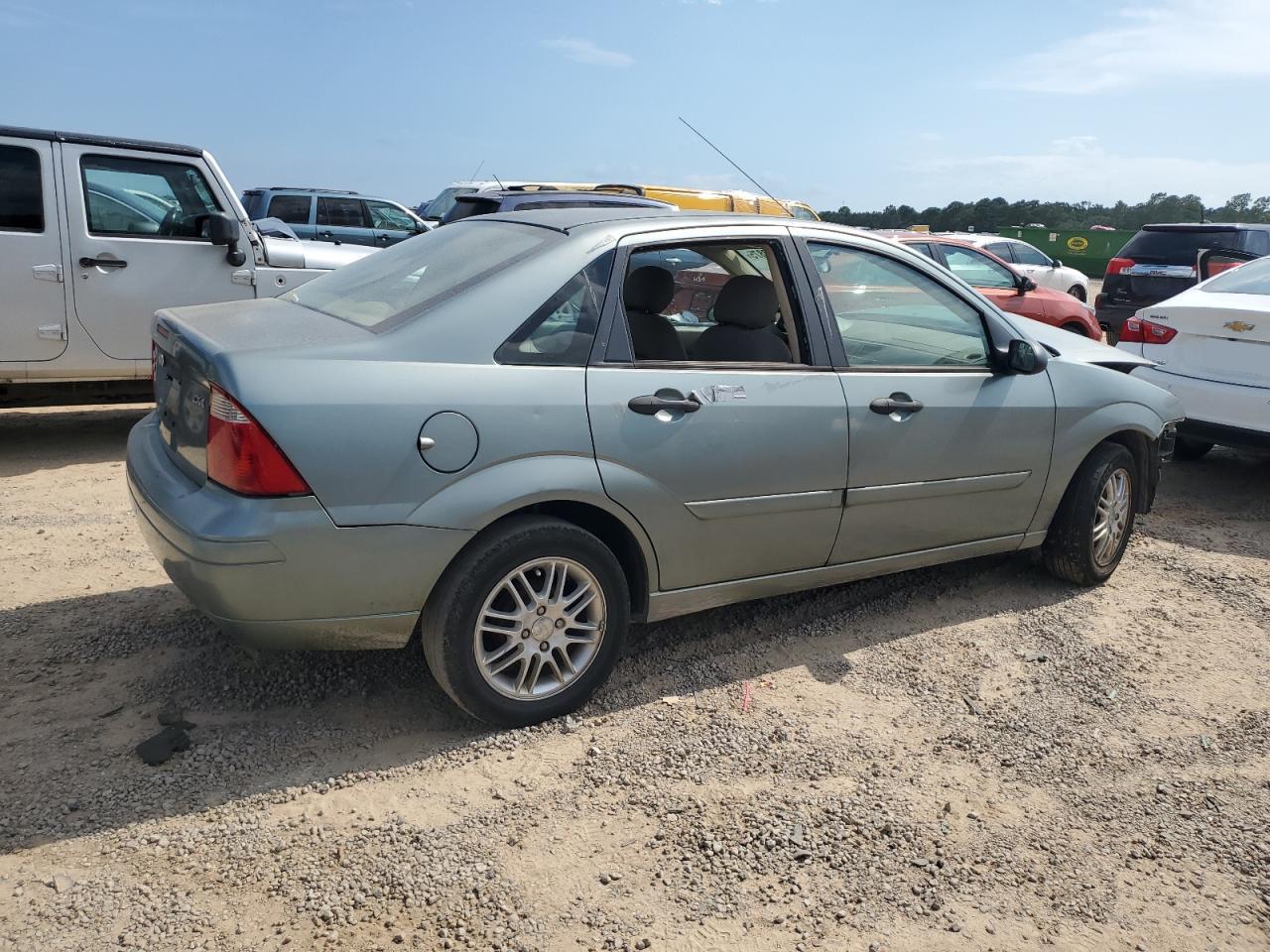2005 FORD FOCUS ZX4 photo 3