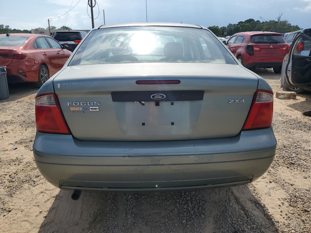 2005 FORD FOCUS ZX4 photo 6