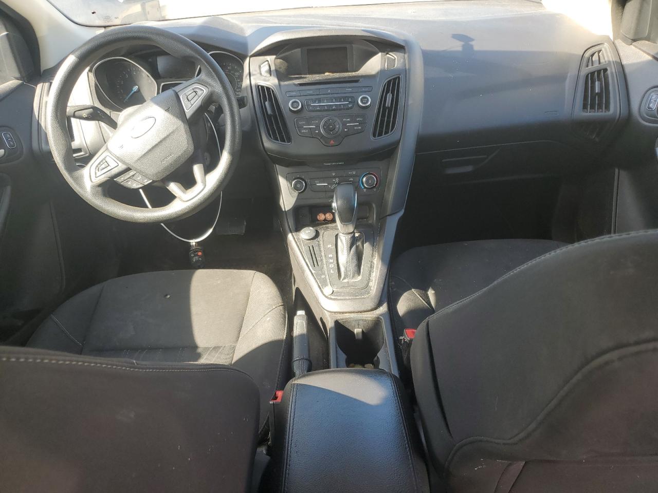 2017 FORD FOCUS SE photo 22