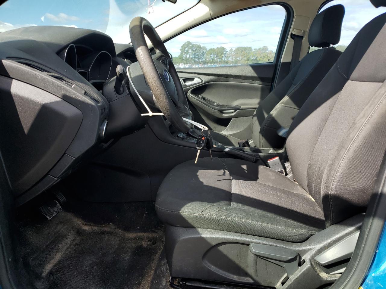 2017 FORD FOCUS SE photo 19
