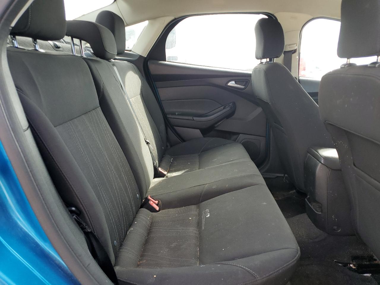 2017 FORD FOCUS SE photo 28