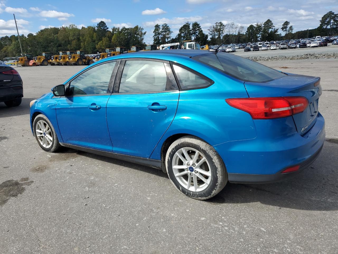 2017 FORD FOCUS SE photo 4