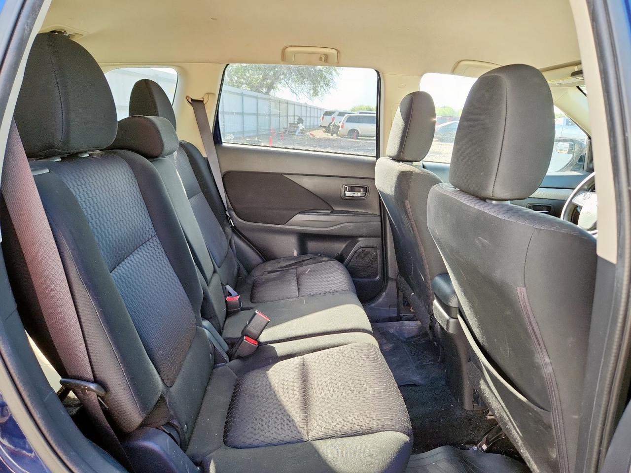 2014 MITSUBISHI OUTLANDER ES photo 11