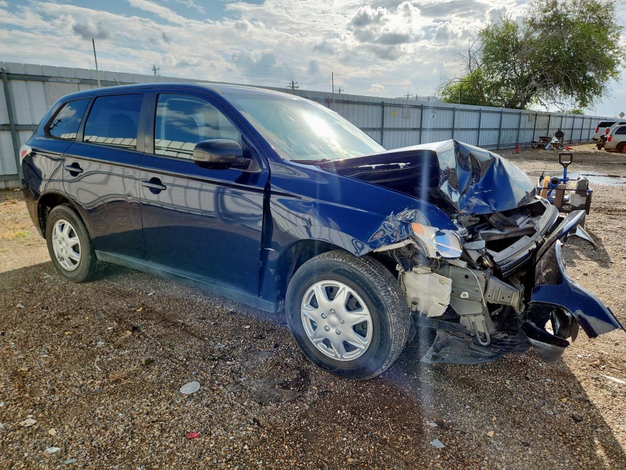 2014 MITSUBISHI OUTLANDER ES photo 4