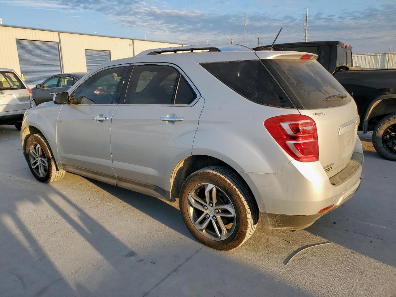 2017 CHEVROLET EQUINOX PREMIER photo 2
