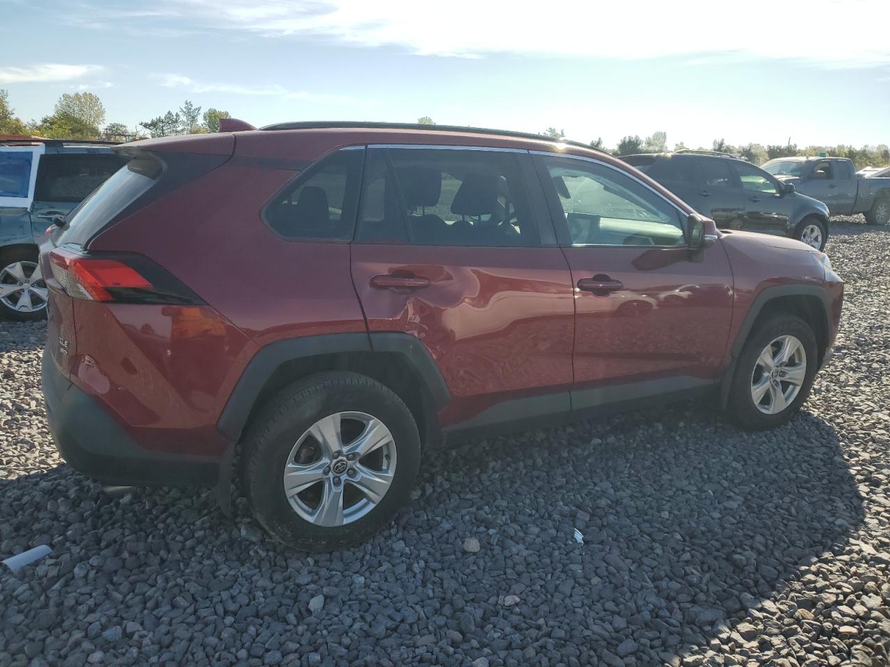 2021 TOYOTA RAV4 XLE photo 3
