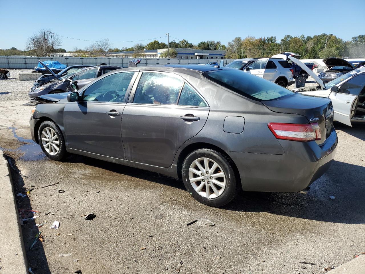 2011 TOYOTA CAMRY XLE V6 photo 2
