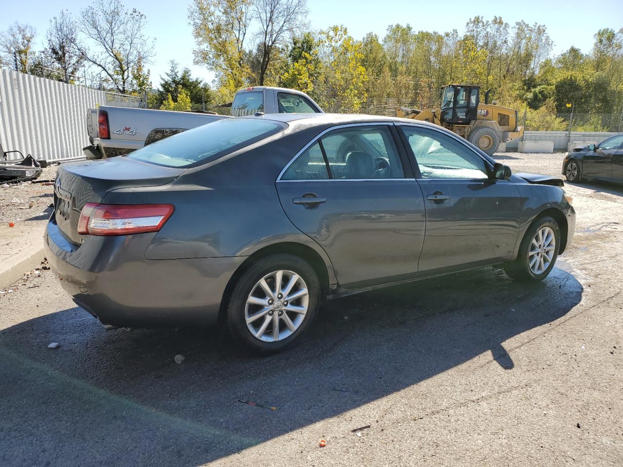 2011 TOYOTA CAMRY XLE V6 photo 3