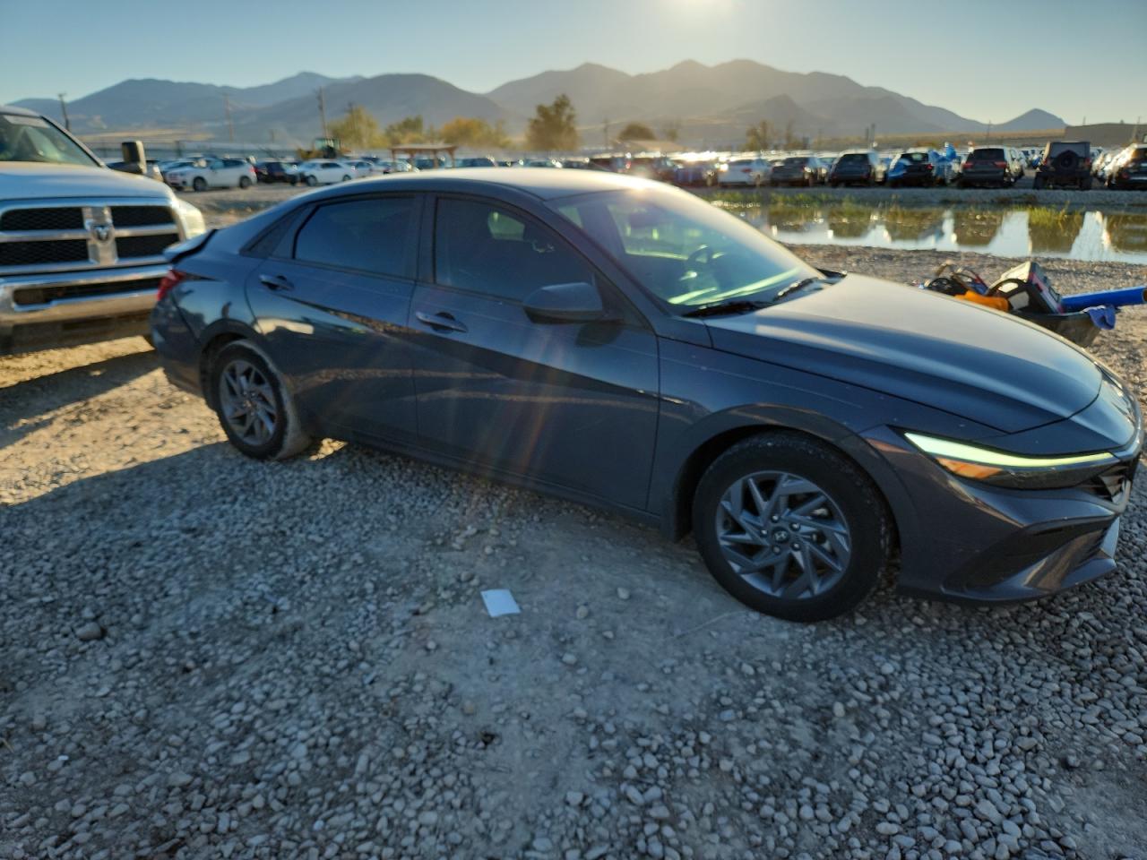 2024 HYUNDAI ELANTRA BLUE photo 4