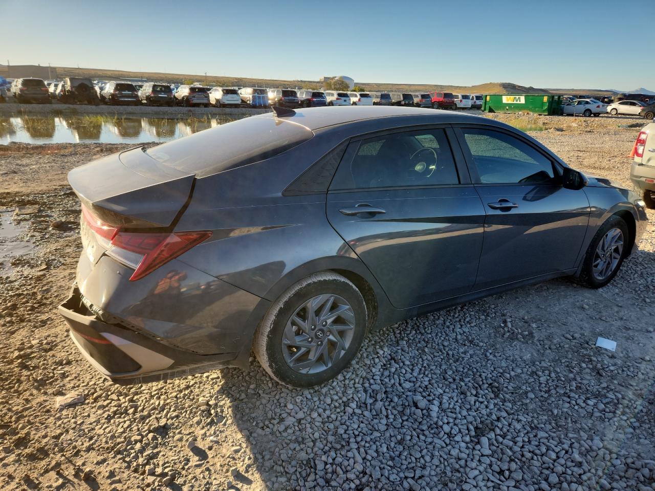 2024 HYUNDAI ELANTRA BLUE photo 3