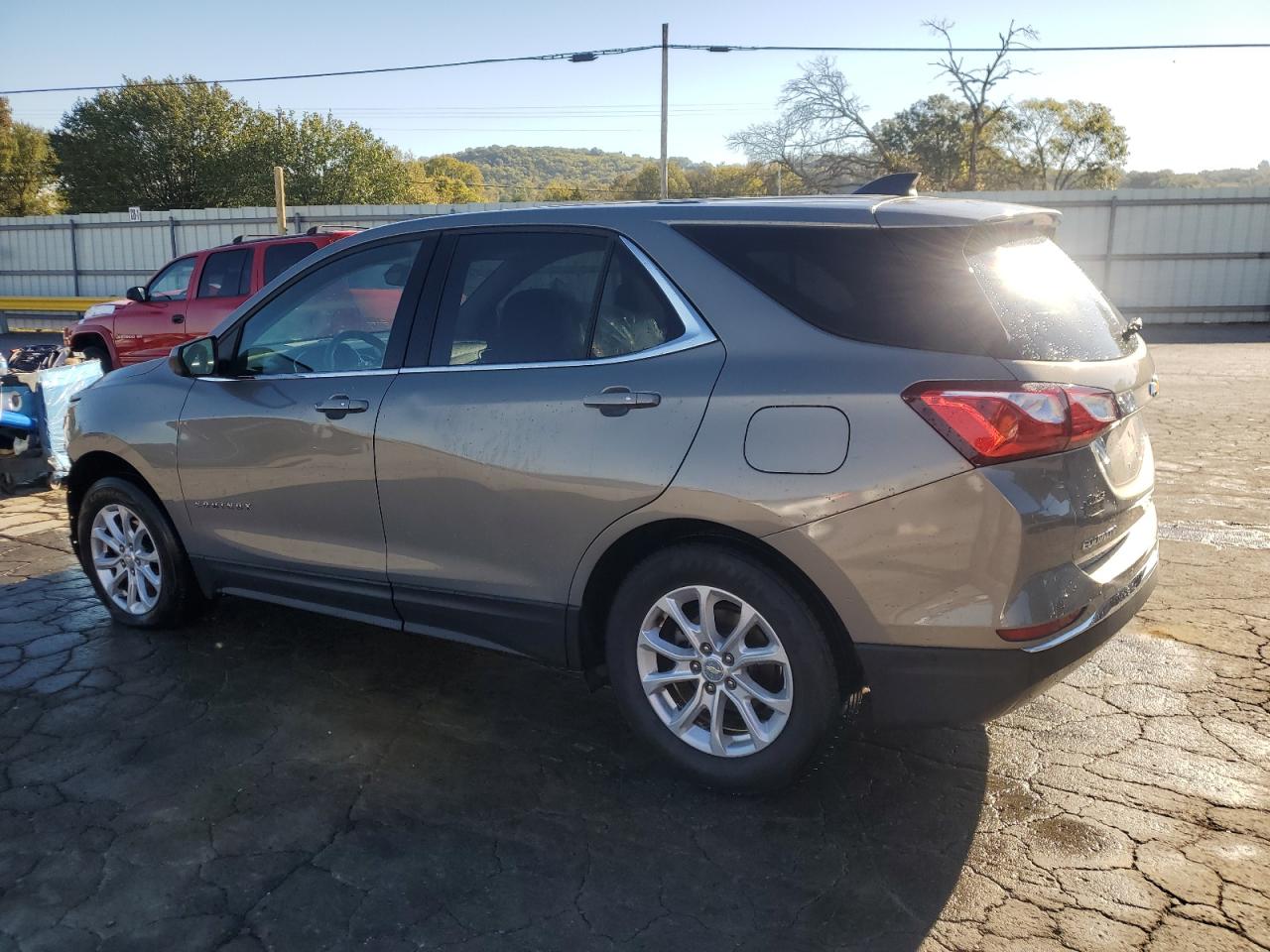 2019 CHEVROLET EQUINOX LT photo 2