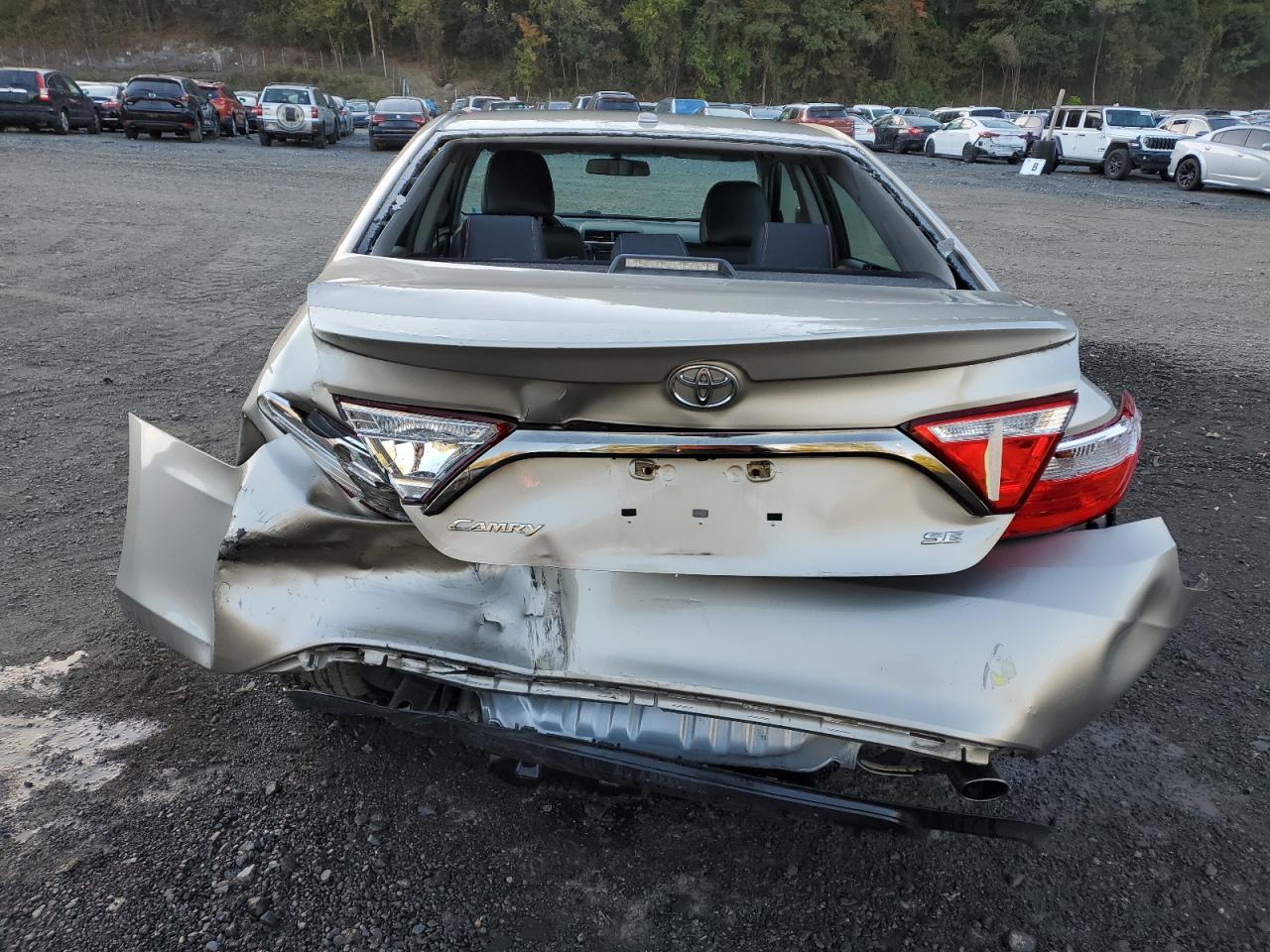 2016 TOYOTA CAMRY LE photo 6