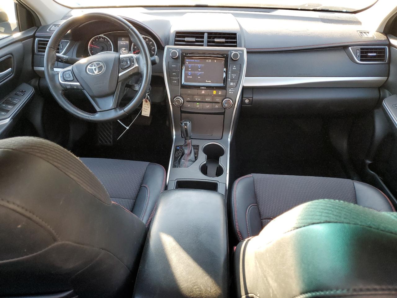 2016 TOYOTA CAMRY LE photo 8