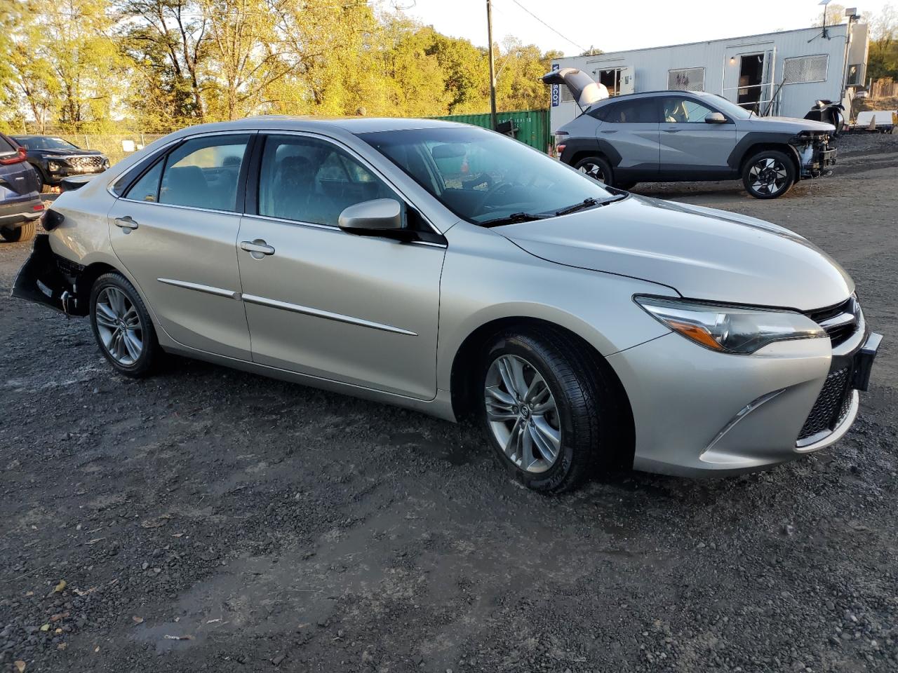 2016 TOYOTA CAMRY LE photo 4