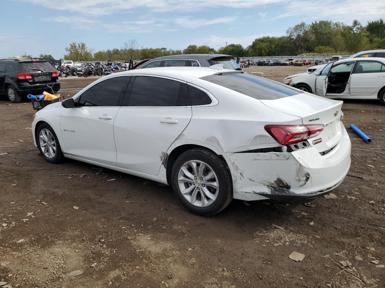 2022 CHEVROLET MALIBU LT photo 4