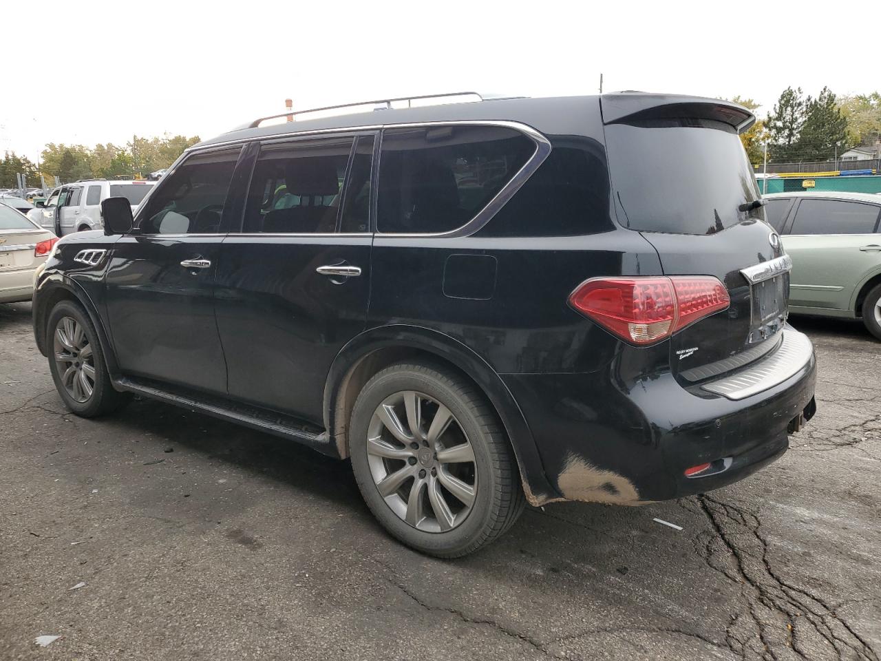 2013 INFINITI QX56 BASE photo 2