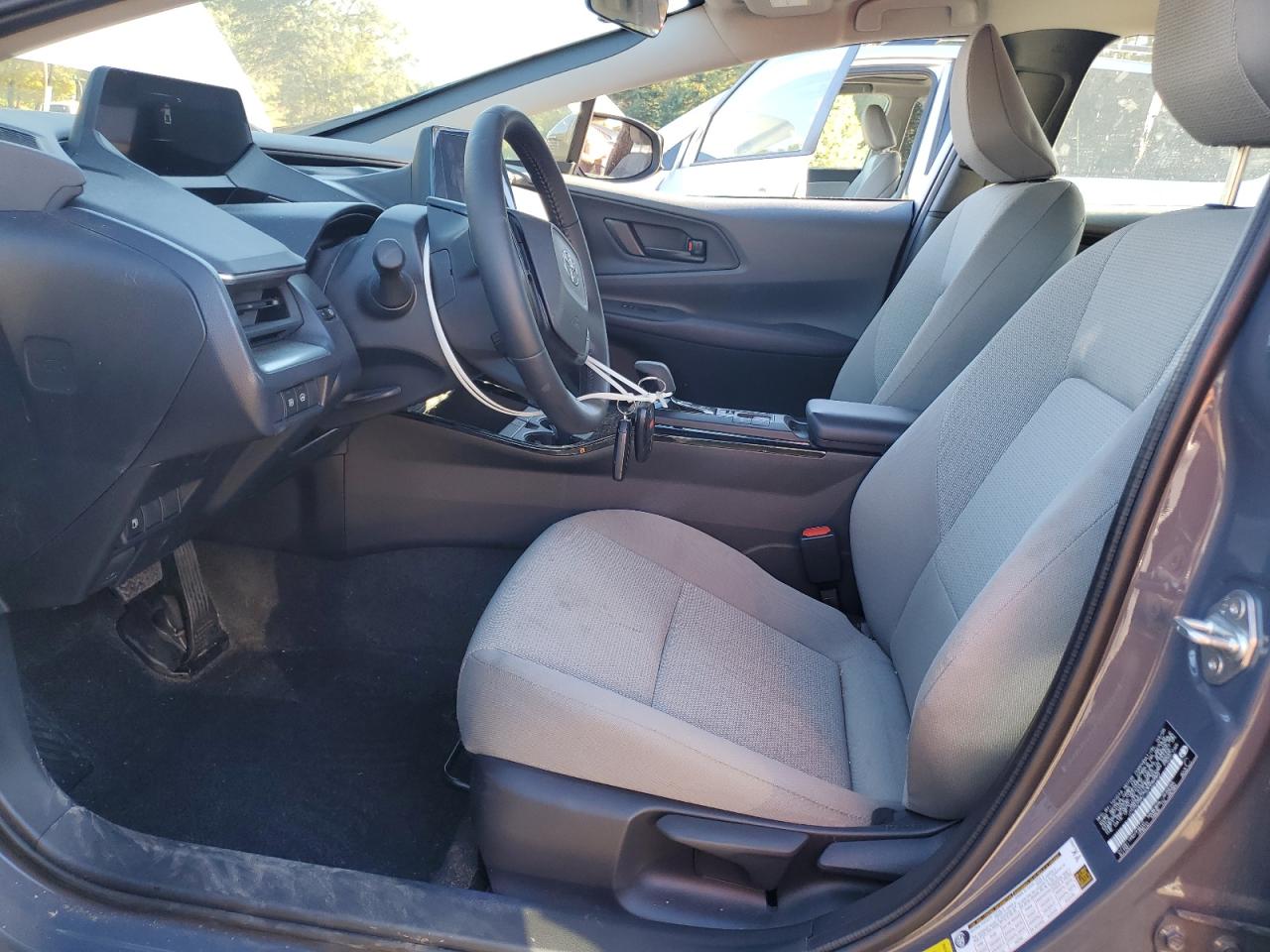 2025 TOYOTA PRIUS LE photo 7