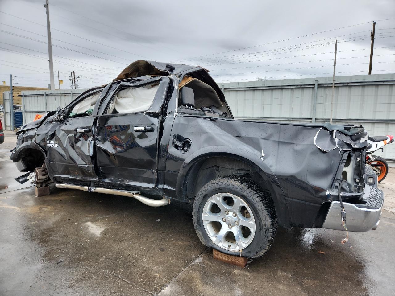 2017 RAM 1500 LARAMIE photo 4