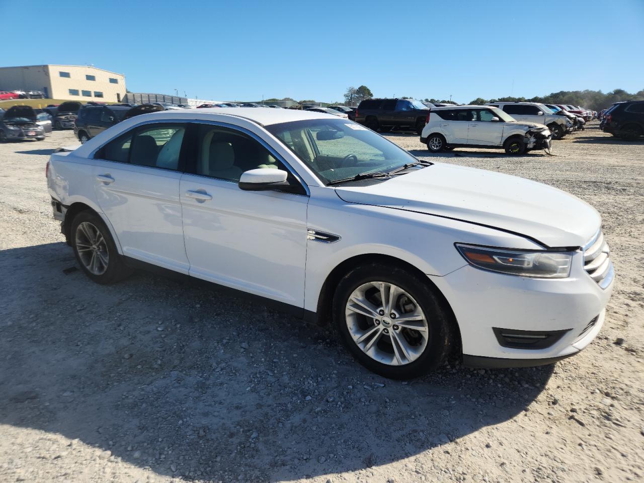 2015 FORD TAURUS SEL photo 7