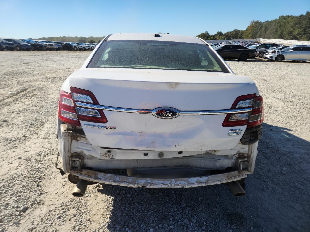 2015 FORD TAURUS SEL photo 11