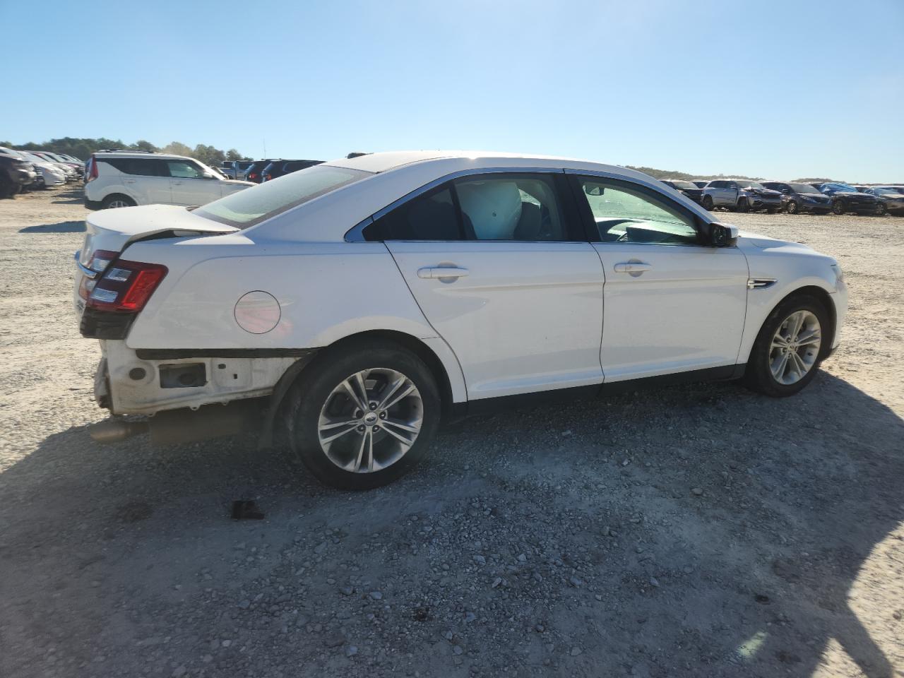 2015 FORD TAURUS SEL photo 5