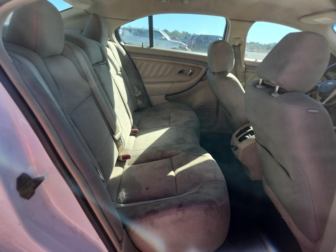 2015 FORD TAURUS SEL photo 19