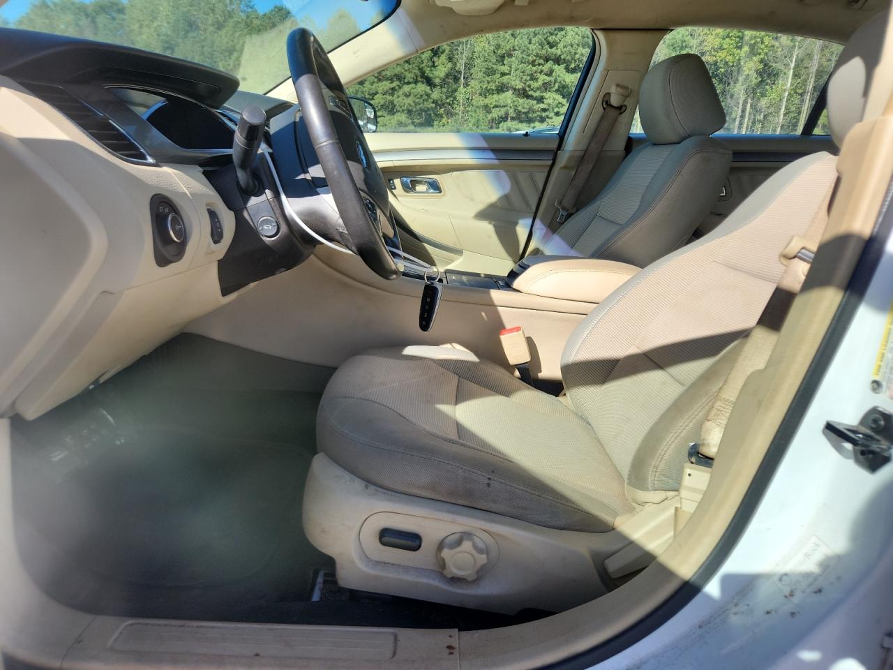 2015 FORD TAURUS SEL photo 13