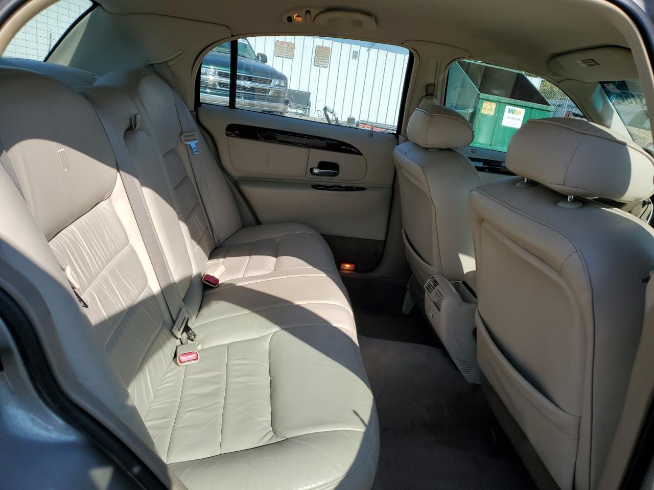 2000 LINCOLN TOWN CAR EXECUTIVE photo 10