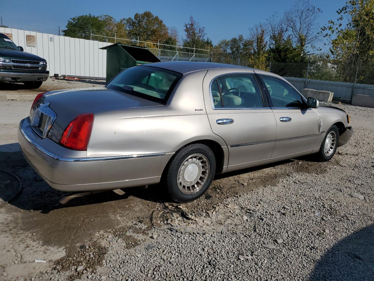2000 LINCOLN TOWN CAR EXECUTIVE photo 3